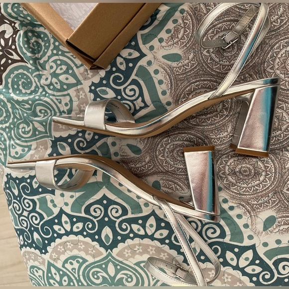 Steve Madden silver luxe heel - Picture 3 of 7